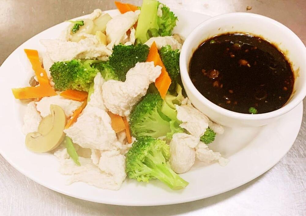 D3. Steamed Chicken w/ Vegetable