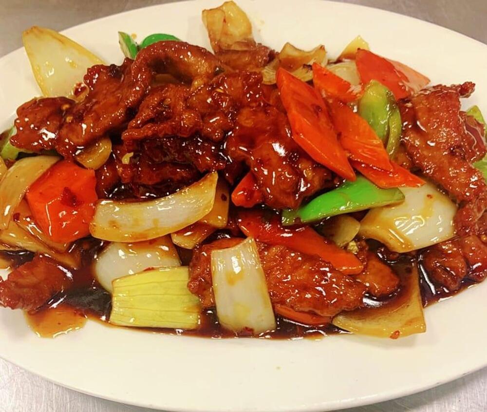 B10. Beef with Garlic Sauce