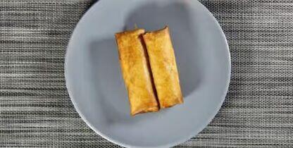 A2. Egg Rolls (2)春卷(2)
