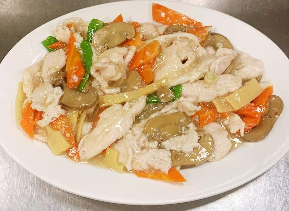 C10. Moo Goo Gai Pan